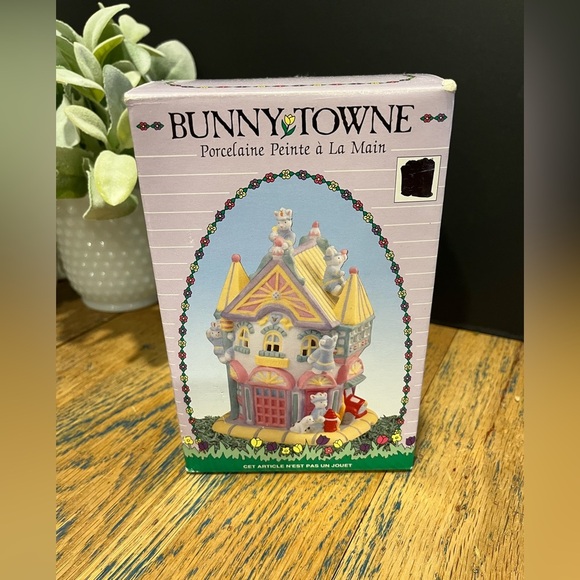 🐇 BUNNY TOWNE Firehouse – Hand-Painted Porcelain Figurine - Picture 3 of 7